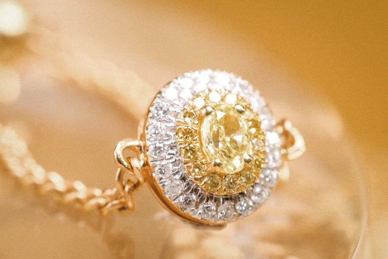 Fancy Yellow Diamonds Chain Ring in 18K Yellow Gold