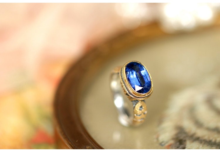 12x7mm Blue Sapphire 18K Gold Vintage Ring