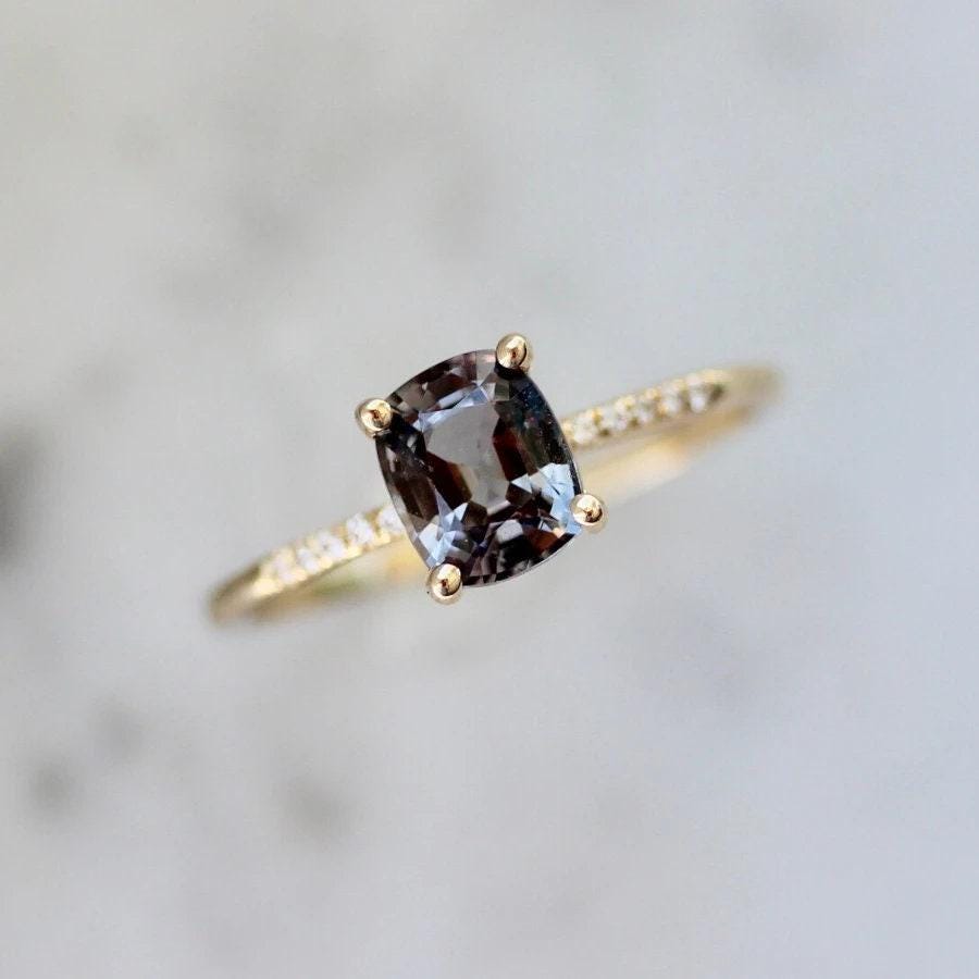 1.2ct Purple Lavender Spinel & Diamonds Ring - 18K Yellow Gold