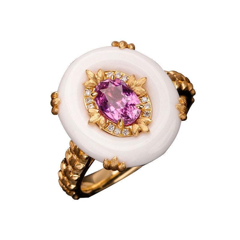 1.05ct Pink Sapphire & Mother of Pearl Ring - 18K Yellow Gold