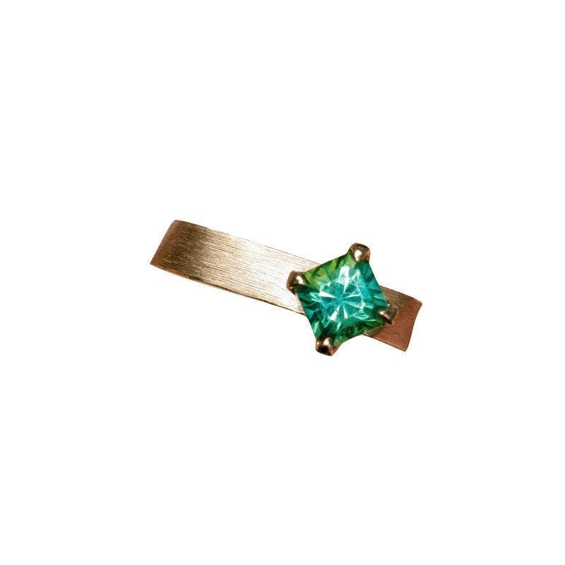 1.35ct Tsavorite Free Form Design Ring in 18K Yellow Gold