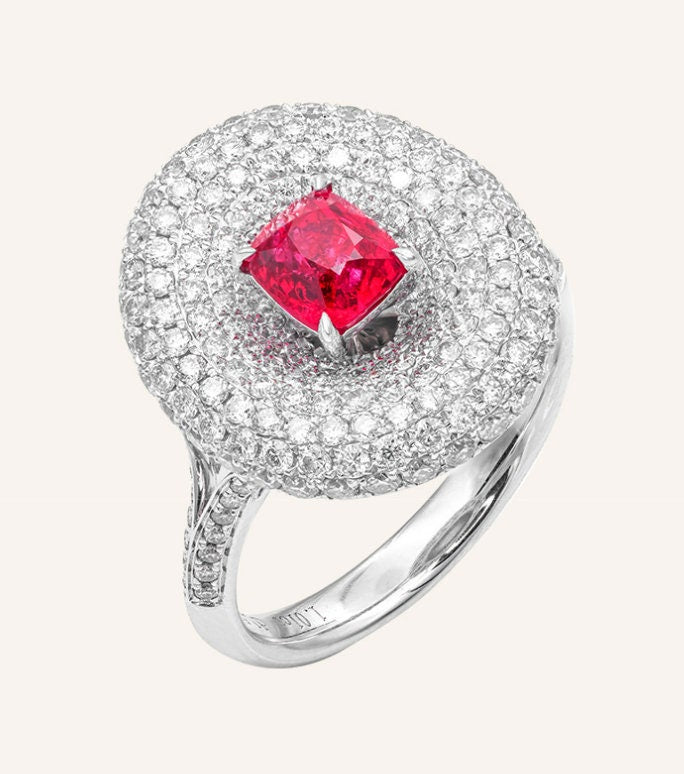 Bowknot Design Emerald Platinum 950 Ring with Classic Design