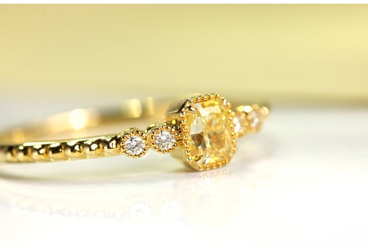 Fancy Yellow Diamonds 18K Yellow Gold Ring
