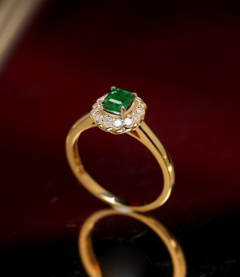 Vintage-Inspired Emerald & Diamond Halo Ring in 18K Yellow Gold