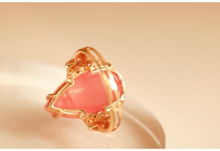 15ct Rhodochrosite Teardrop-Shape 18K Gold Ring set with Diamonds