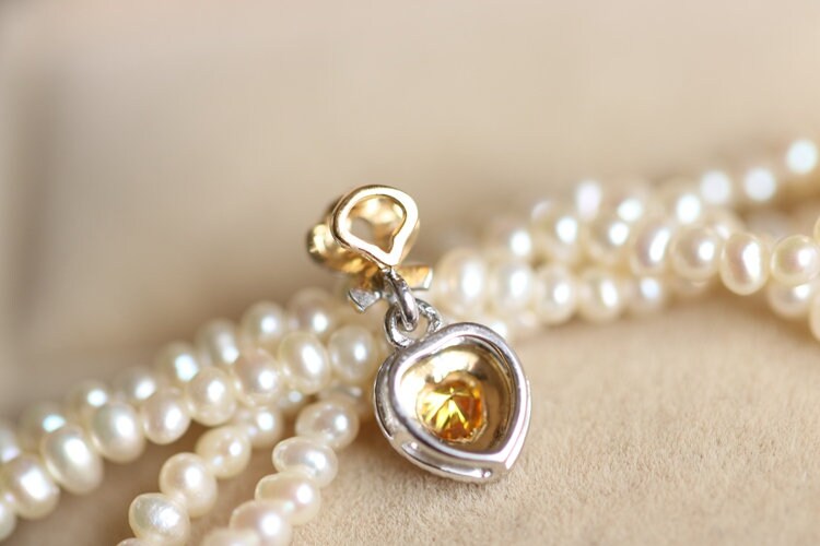Heart-Shaped Fancy Yellow Diamonds Necklace in 18K White Gold
