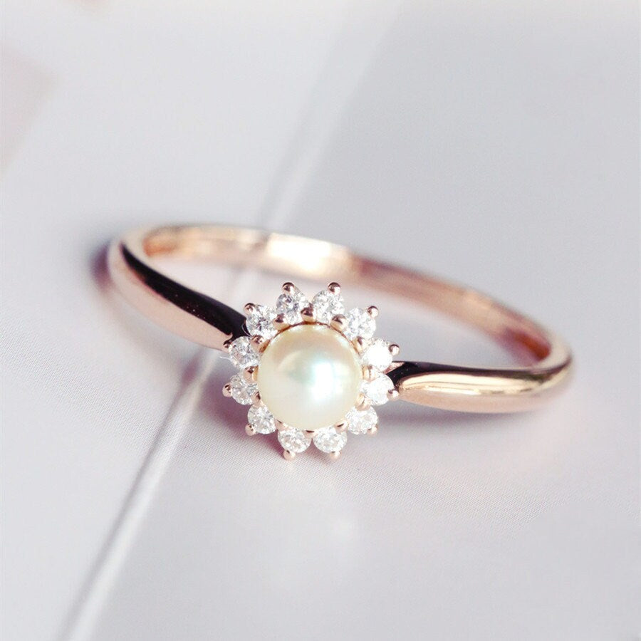 Akoya Pearl & Diamonds Halo Ring in 18K Yellow Gold