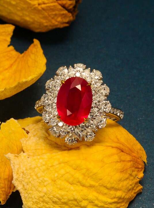 Stunning 3.2ct Pigeon Blood Ruby & Diamond Ring in 18K Gold