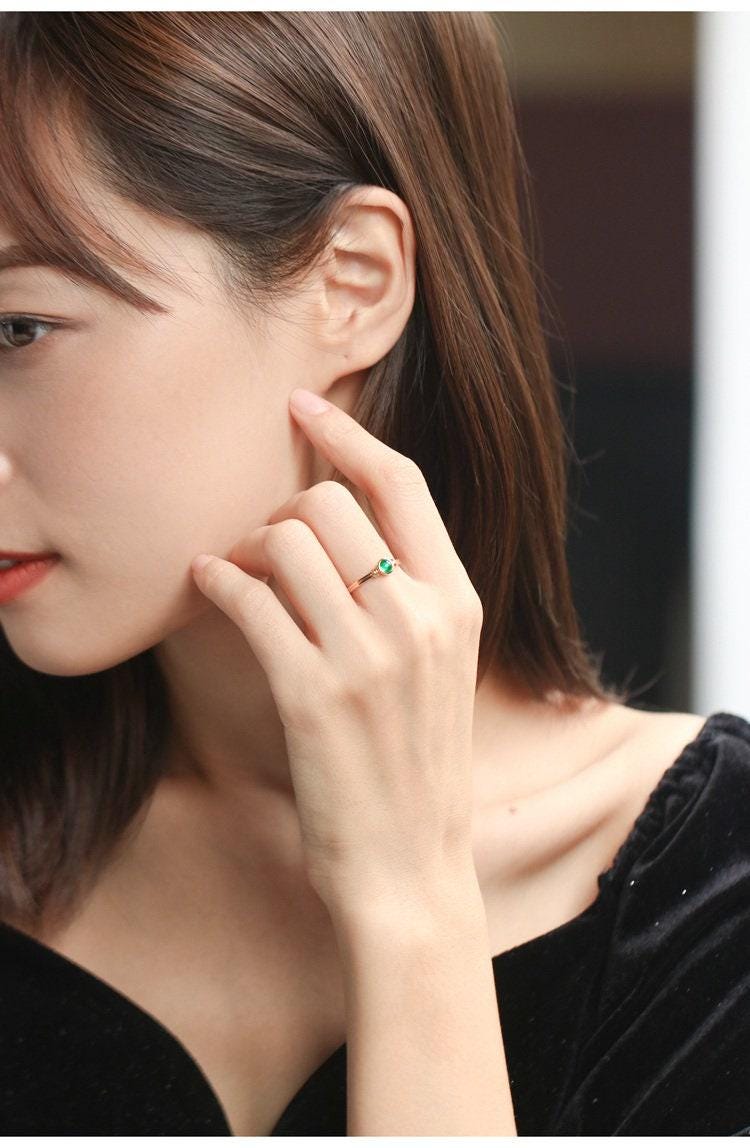 Emerald Cabochon Cut Vintage Ring - 18K Yellow Gold