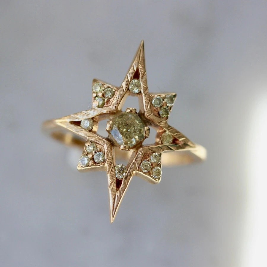 Yellow Diamonds Star Ring in 18K Yellow Gold