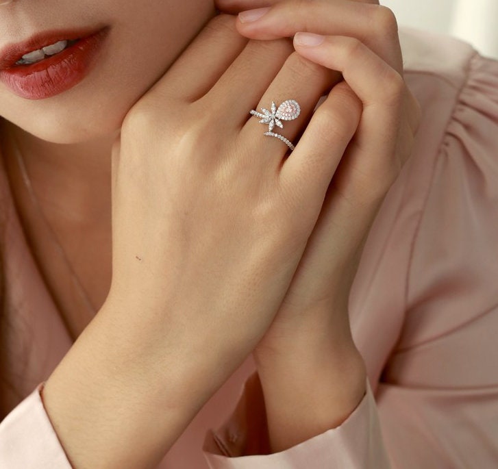 Pineapple Design Pink Diamond Ring - 18K White Gold