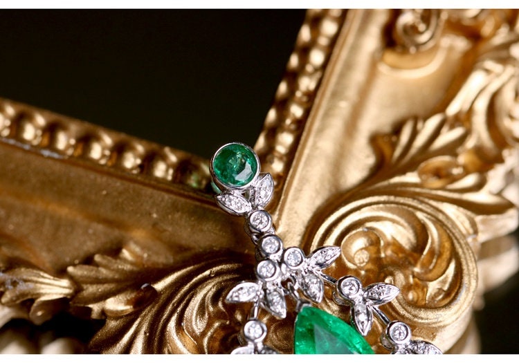 1.8ct Emerald & Diamond Vintage Pendant in 18K White Gold