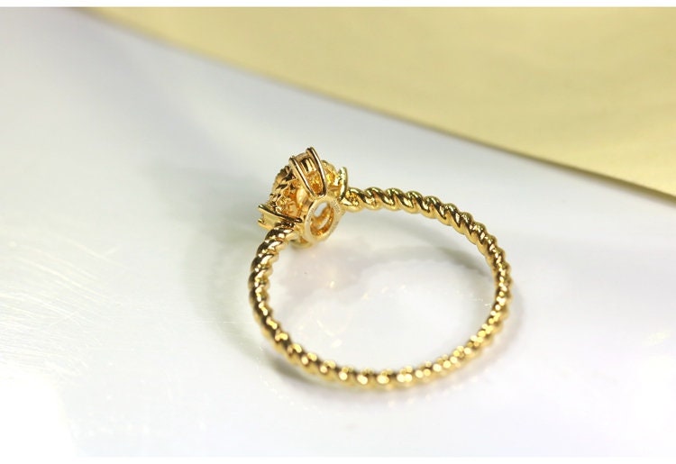 Fancy Yellow Diamonds Oval Ring in 18K Yellow Gold