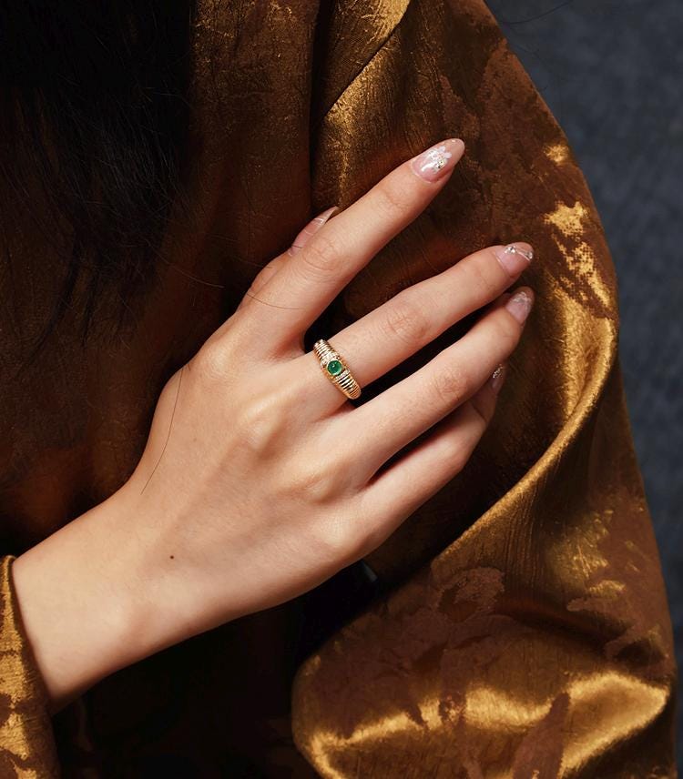 Engraved Cabochon Emerald Ring – Chunky Ribbed 18K Gold Band