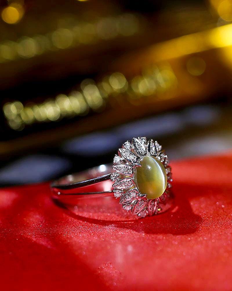 1.3ct Chrysoberyl Cat's Eye Gemstone Diamond Ring in 18K White Gold