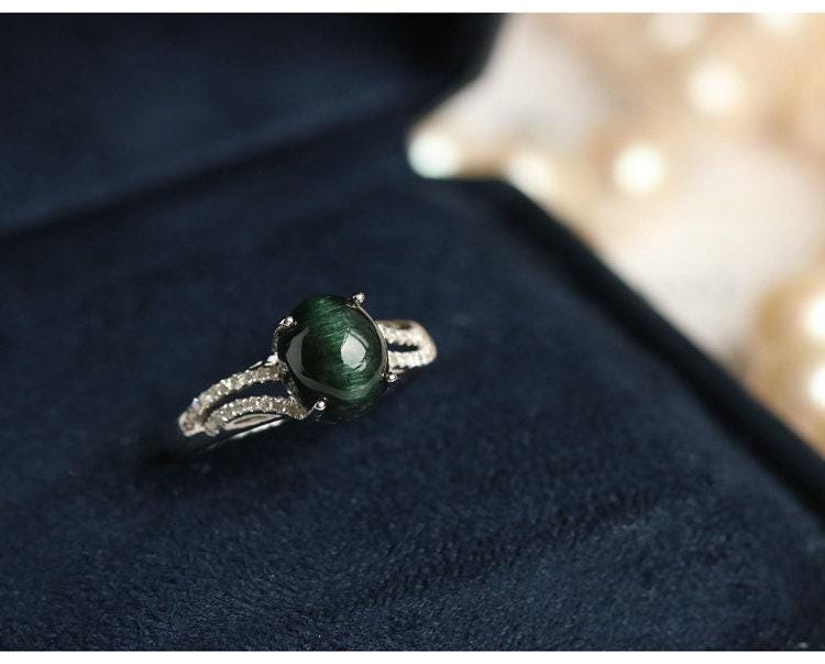 2.75ct Green Cat's Eye Stone Cabochon & Diamond Pave Ring in 18K White Gold