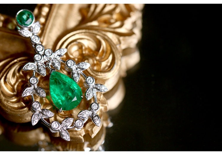 1.8ct Emerald & Diamond Vintage Pendant in 18K White Gold