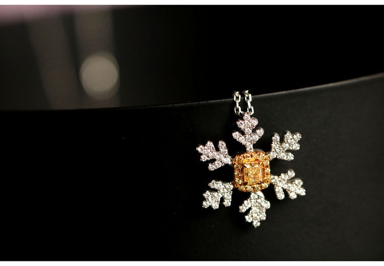Snowflake Fancy Yellow Diamonds Necklace in 18K Yellow Gold