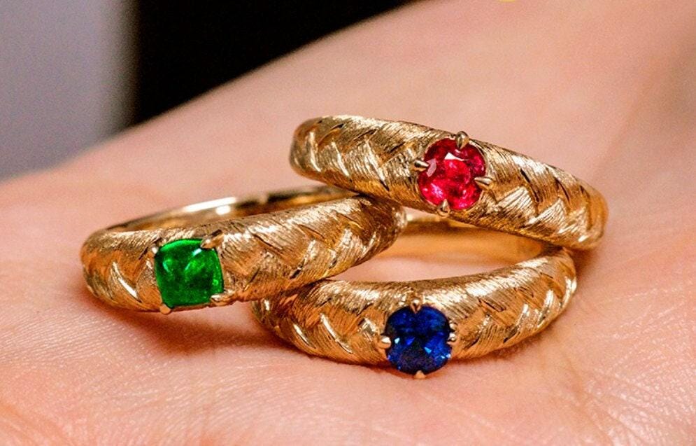 Brusheded Twisted 18K Gold Ring with Sapphire