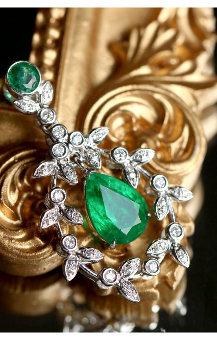 1.8ct Emerald & Diamond Vintage Pendant in 18K White Gold