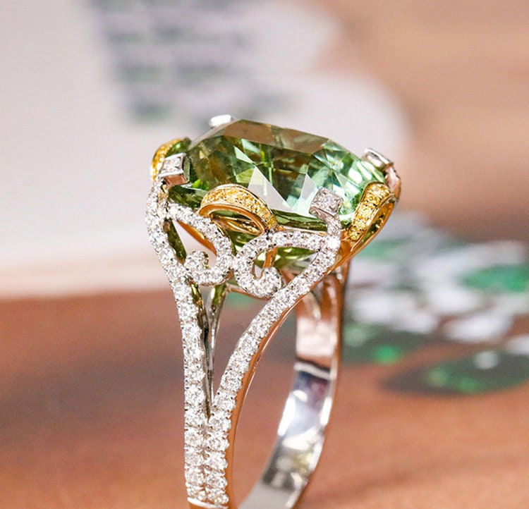 9.5ct Green Tourmaline & Yellow Diamond Cocktail Ring - 18K White Gold