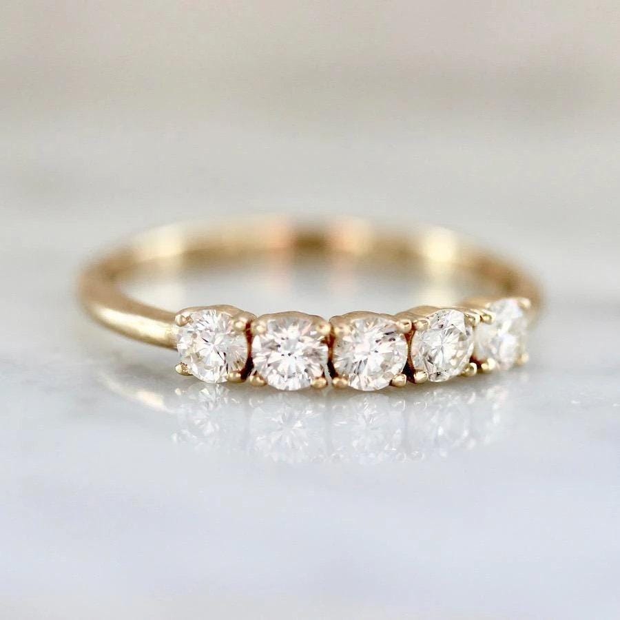 Five Round Diamonds Ring in 18K Yellow Gold