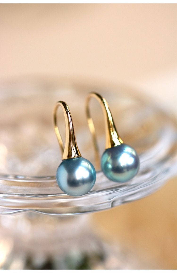9mm Madama Silver-Grey Pearl Hook Earrings in 18K Yellow Gold