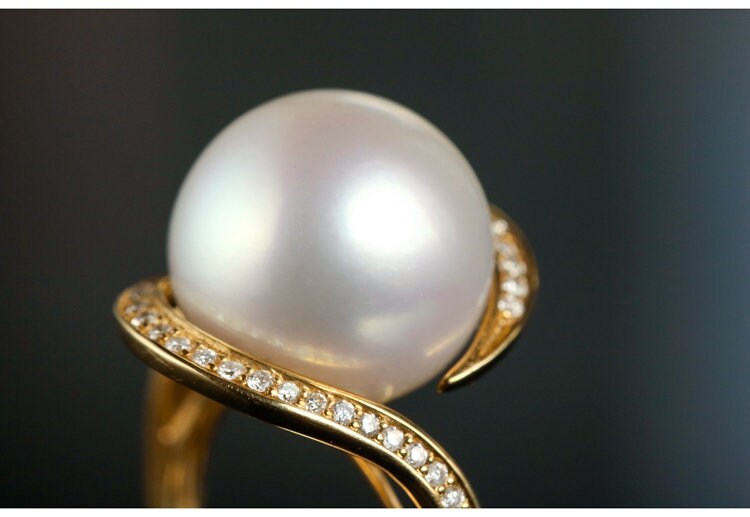 Huge 13mm South Sea Pearl 18K Gold Ring with Diamond