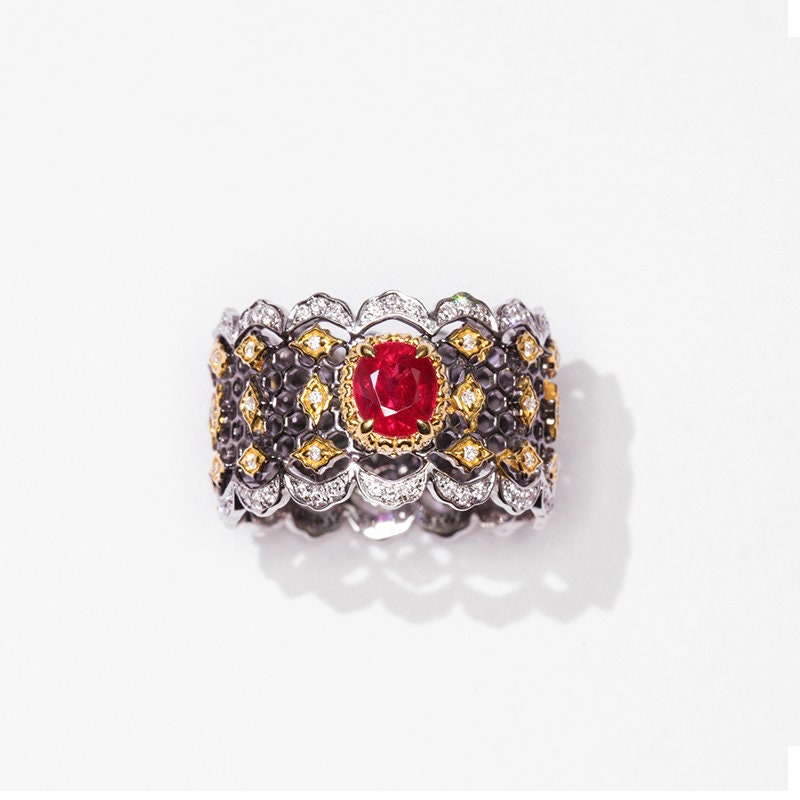 Italian-Crafted Ruby Oval Honeycomb Ring in 18K Gold