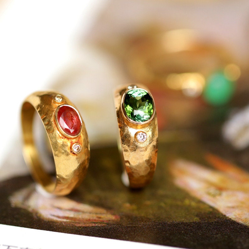 Green Tourmaline & Diamond Ring - 18K Yellow Gold Vintage Design
