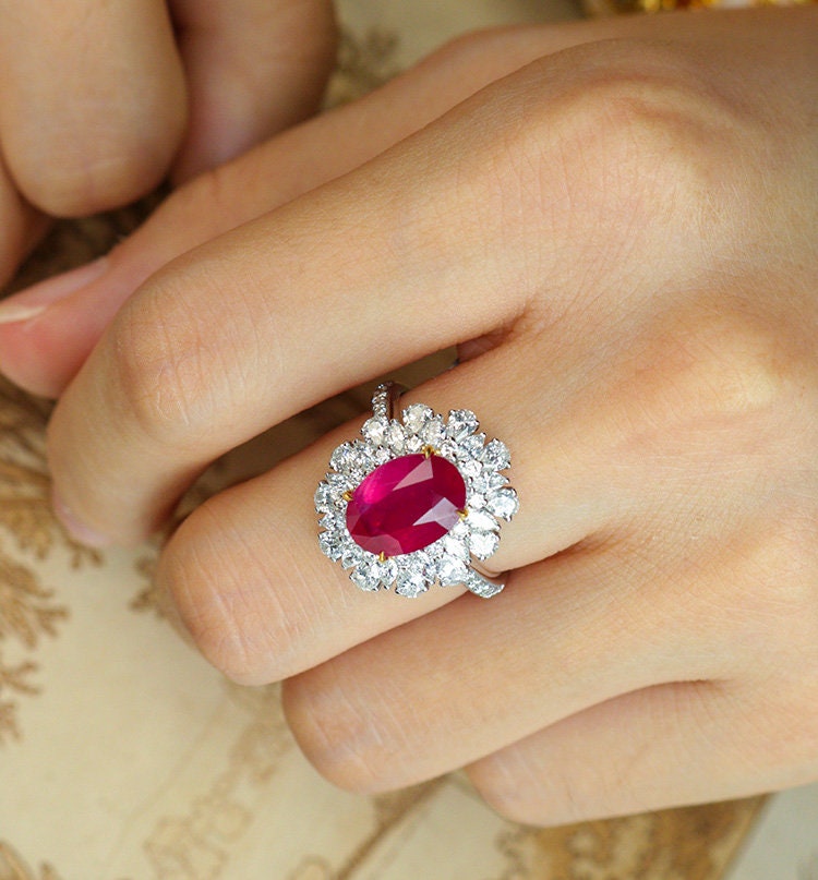 Stunning 3.2ct Pigeon Blood Ruby & Diamond Ring in 18K Gold