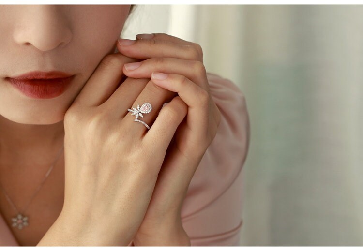 Pineapple Design Pink Diamond Ring - 18K White Gold