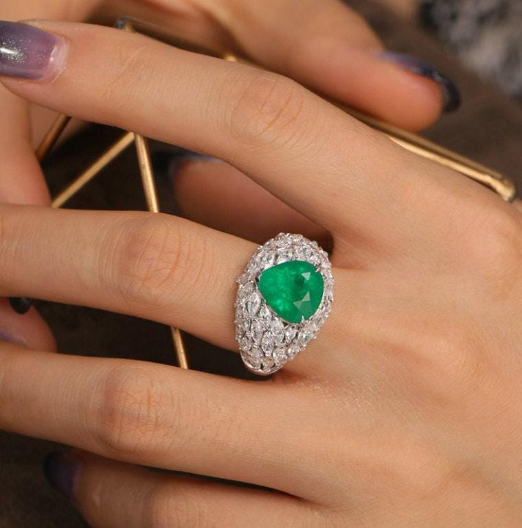 2.3ct Emerald Heart Shape 18K Gold Ring with Full Diamond