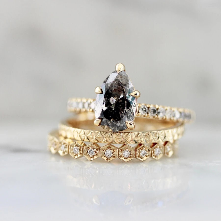 Nox 1.7ct Pear Salt & Pepper Dimond 18K Gold Ring