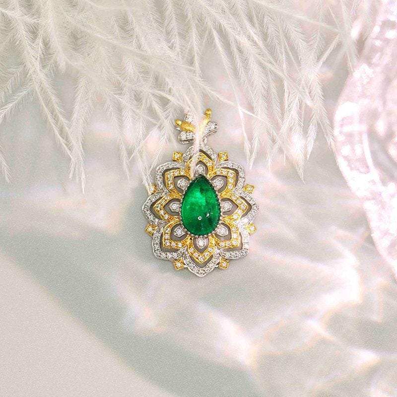 1.95ct Emerald Pear Shape 18K Necklace with Full Diamond Pave