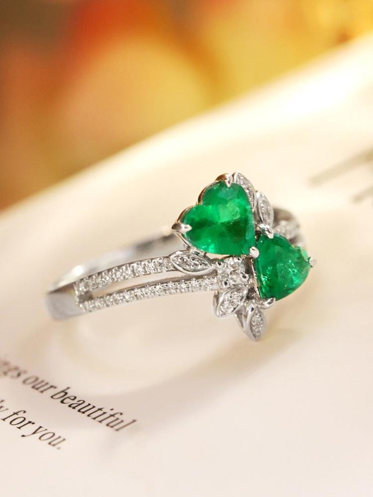 1.5ct Double Heart-Shaped Emerald Ring with Diamond in 18K White Gold