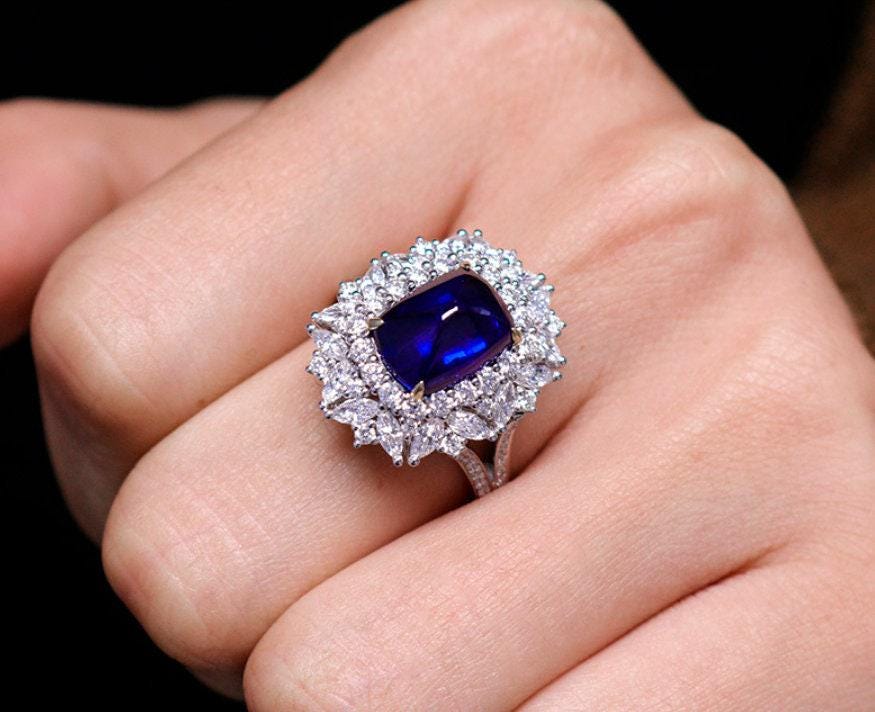 4.86ct Blue Sapphire Sugarloaf 18K Gold Ring with Diamonds