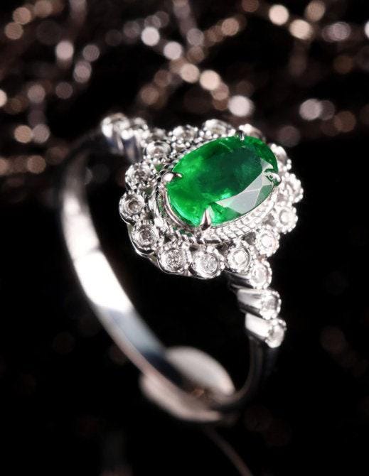 1ct Ovel Cut Emerald & Diamond Ring - 18K White Gold