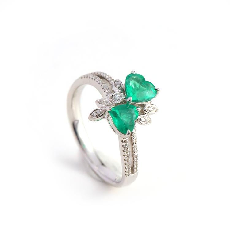 1.5ct Double Heart-Shaped Emerald Ring with Diamond in 18K White Gold