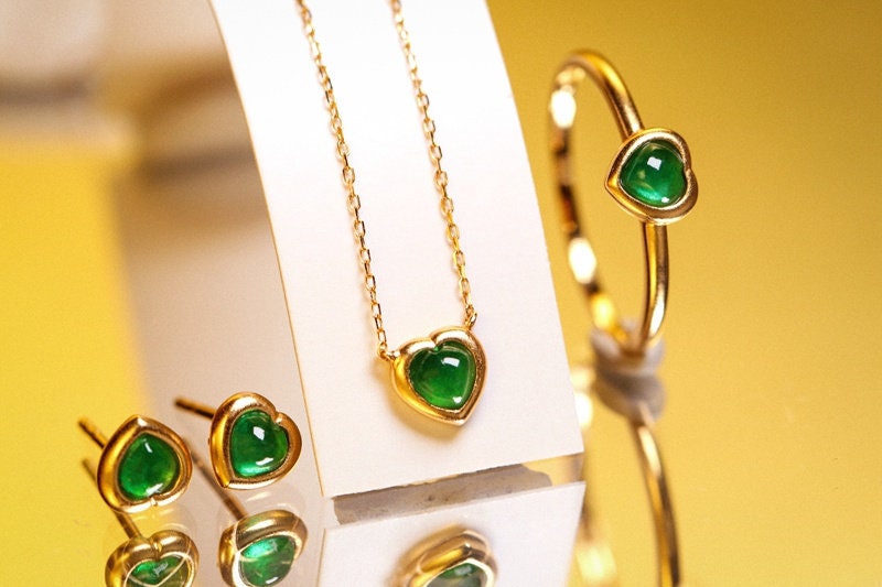 Heart-Shaped Emerald Ring in 18K Yellow Gold