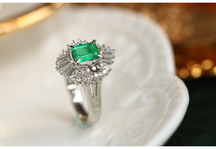 1.02ct Emerald & Diamond Ballerina Ring in 18K White Gold