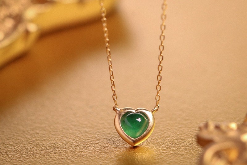 Heart Emerald Cabochon Cut 18K Yellow Gold Necklace