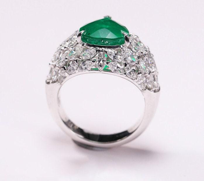2.3ct Emerald Heart Shape 18K Gold Ring with Full Diamond
