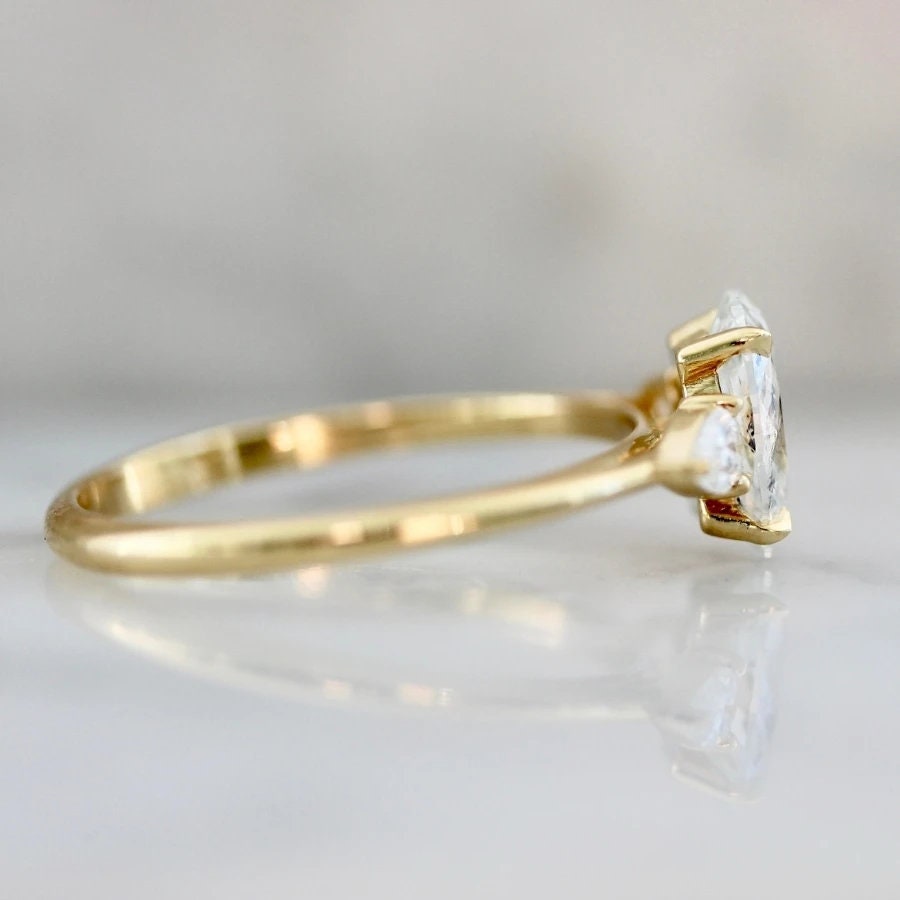 1ct Oval Diamond 18K Yellow Gold Propose Ring