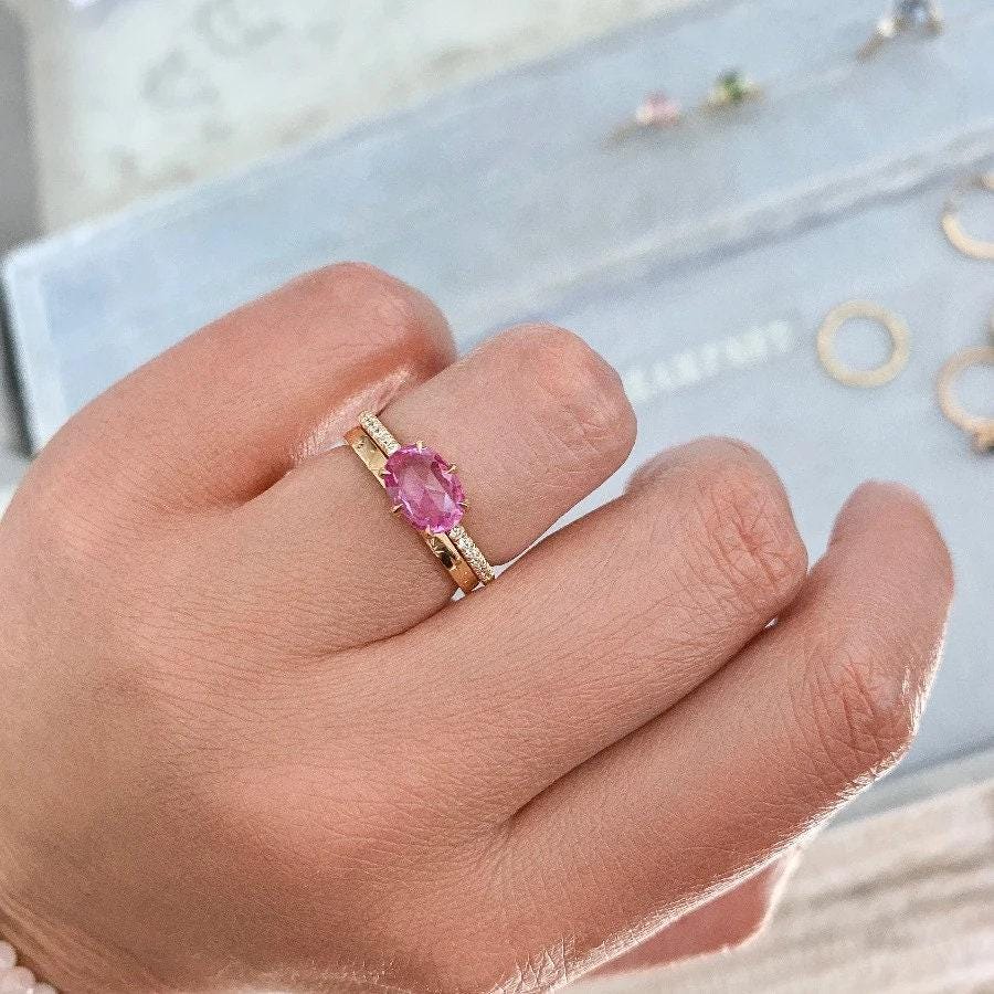 1ct Hot Pink Sapphire Ove Cut 18K Yellow Gold Ring