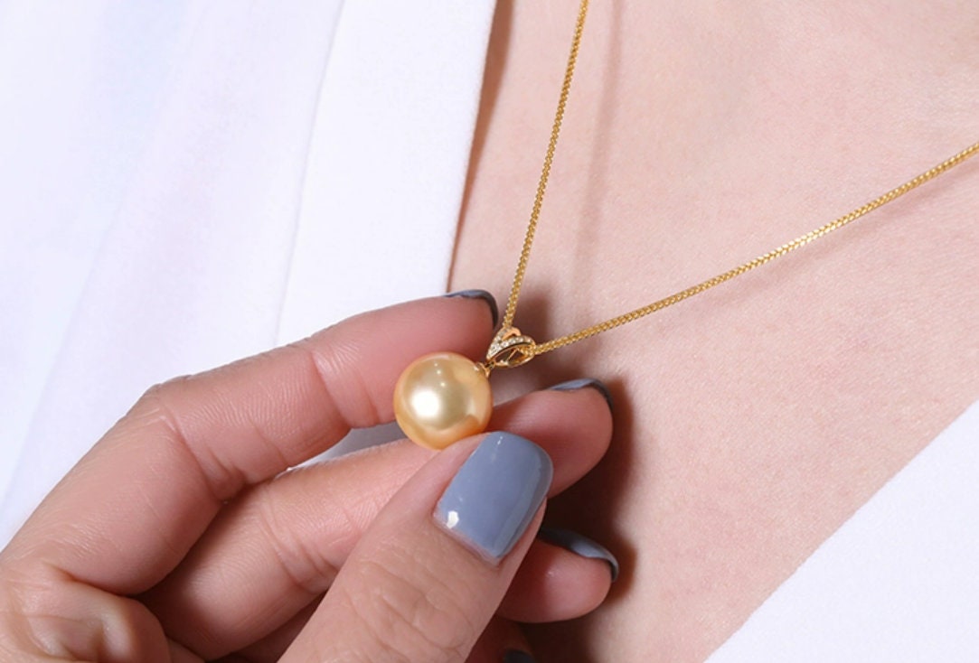 V-Shaped Diamonds Pendant with Hgue South Sea Golden Pearl - 18K Gold