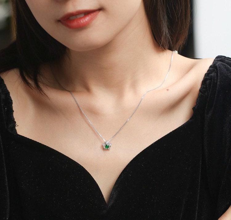Snowflake Diamonds with Emerald Pendant in 18k White Gold