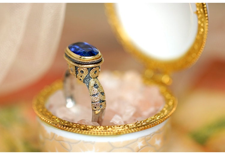 12x7mm Blue Sapphire 18K Gold Vintage Ring