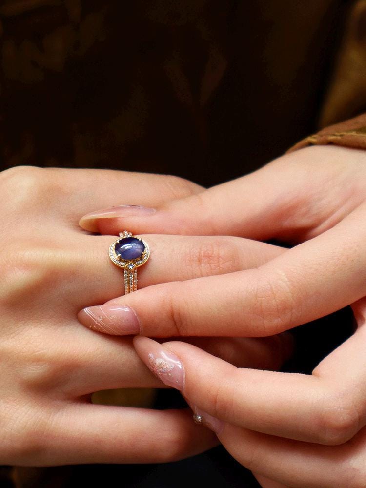2.3ct Lavender Star Sapphire 18K Gold Ring in Halo Diamond