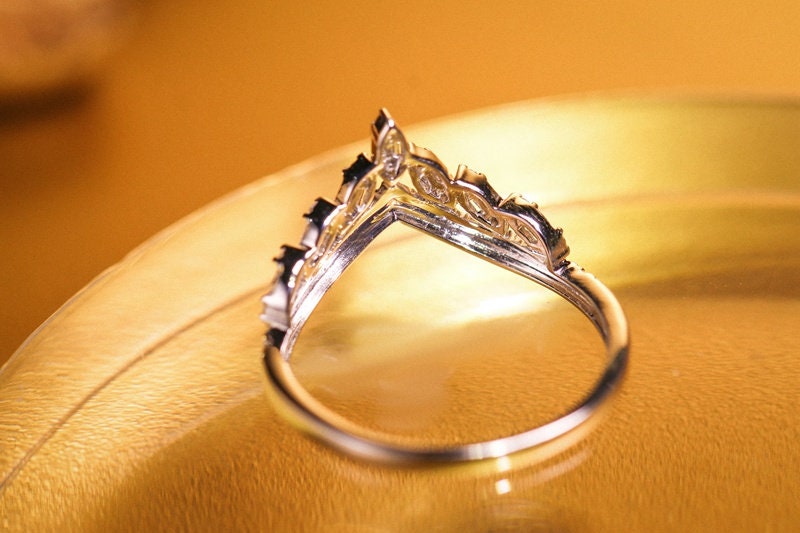 White Diamond Baguette Chevron Wedding Ring in 18K White Gold